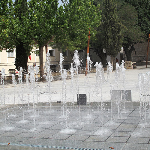 Fuente interactiva en pileta seca