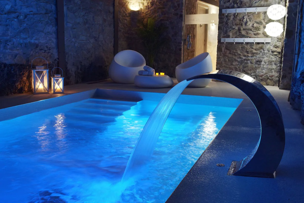 Fuentes tipo cascada para piscinas